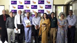 উপস্থিত সকলে।