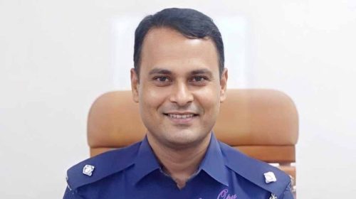 কর্মগুণে লাকসামবাসীর মণিকোঠায়: অশ্রুসিক্ত নয়নে বিদায় নিলেন মানবিক ওসি মাকসুদ আহমেদ